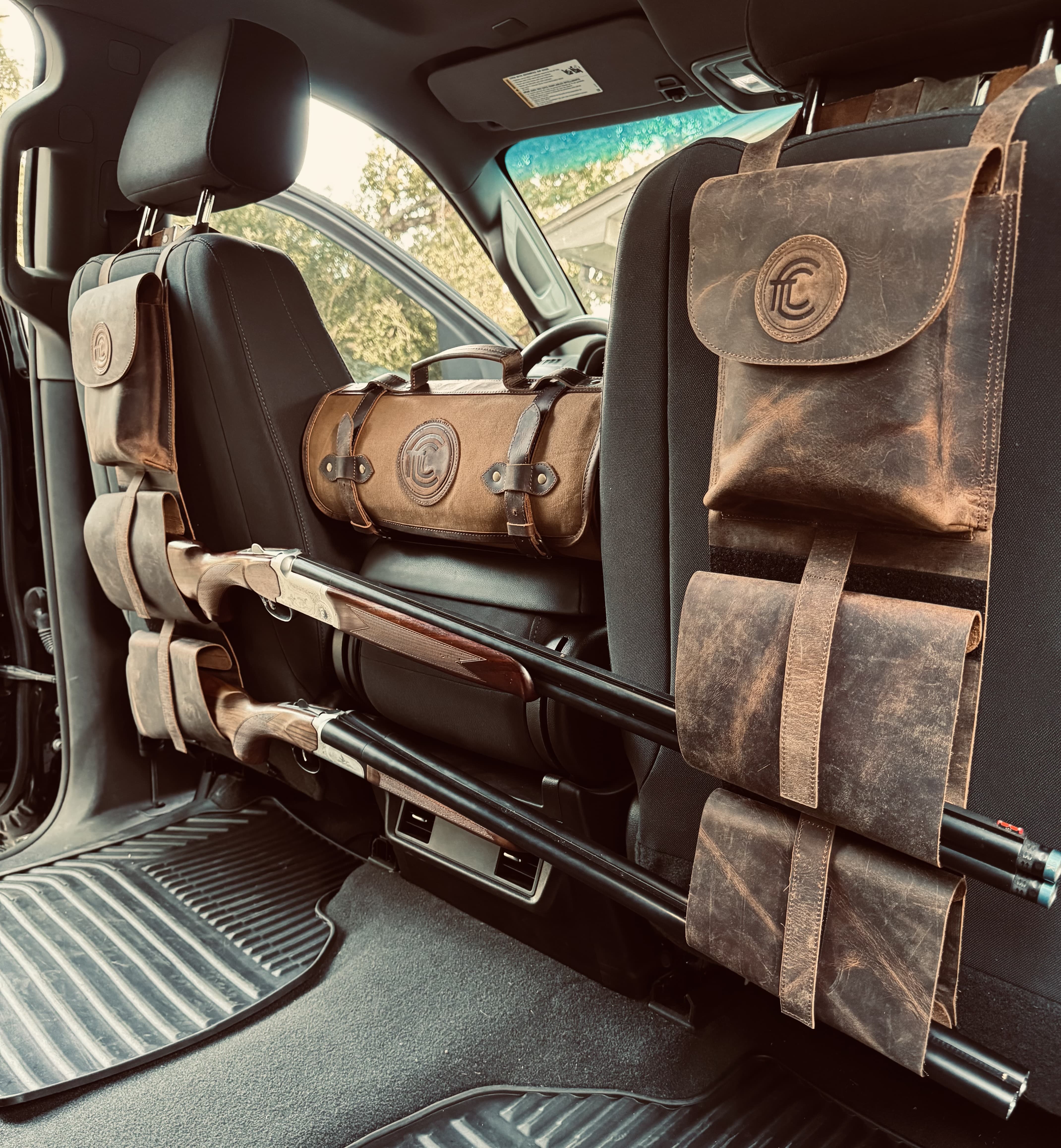 CLEAN TRIGGER Truck back seat leather gun holder Truck back seat leather gun holder